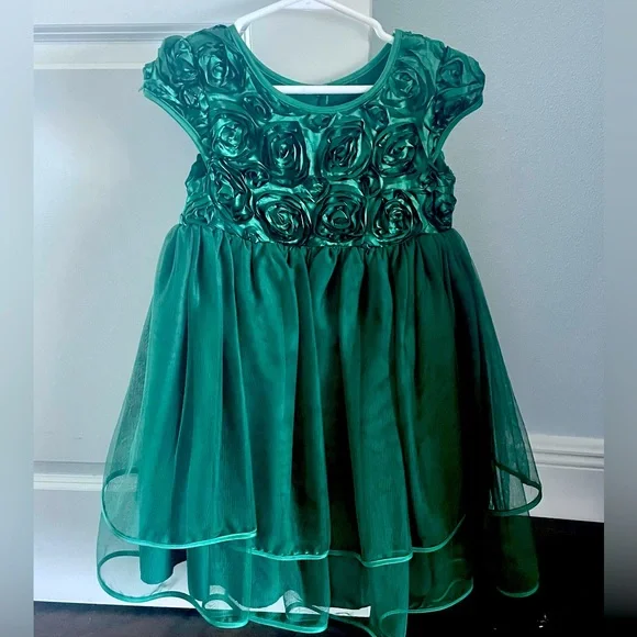 Pippa & Julie | Dresses | Green Christmas Dress | Poshmark